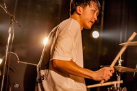 Masayuki Yamazaki（Dr）（Photo by Takashi “TAKA” Konuma）