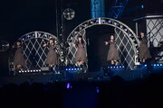 「ここにない足跡」を披露するけやき坂46。