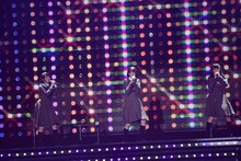 「パフォーマンスメドレー」を披露するけやき坂46。