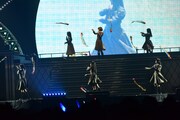 「パフォーマンスメドレー」を披露するけやき坂46。