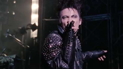 「BOOWY 1224 -THE ORIGINAL-」より、氷室京介。（写真提供：ユニバーサル ミュージック）