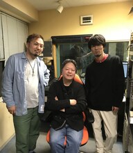 左からSujin、タケカワユキヒデ、K。