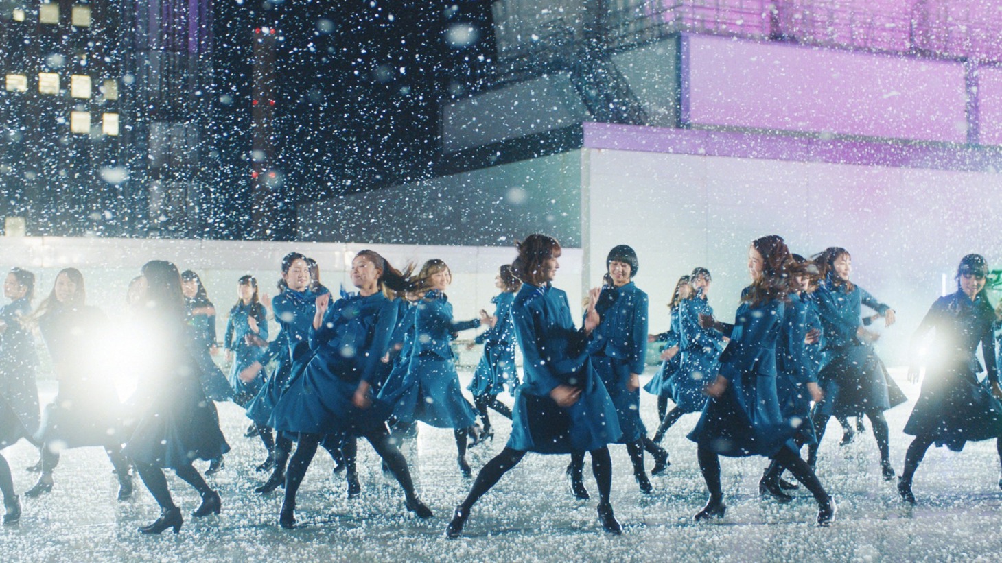 東池袋52「雪セゾン」のワンシーン。