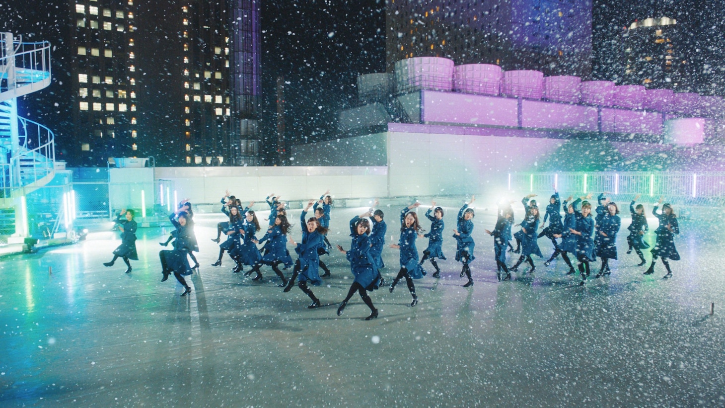 東池袋52「雪セゾン」のワンシーン。