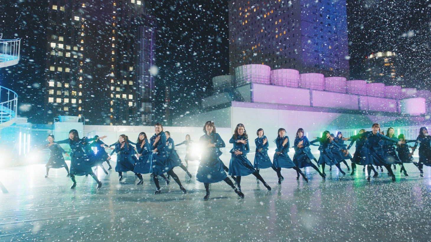 東池袋52「雪セゾン」のワンシーン。