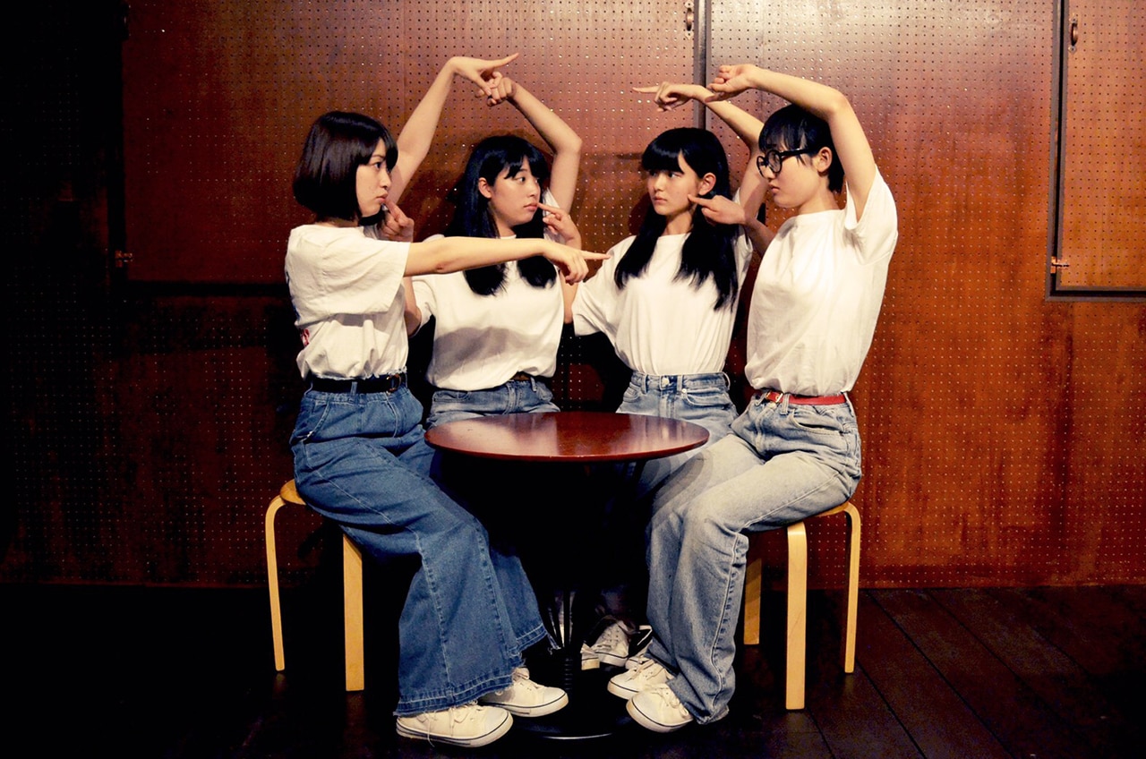 4人組アイドルラップユニット・校庭カメラアクトレス、2月に1stシングル「ミギヒダリ」