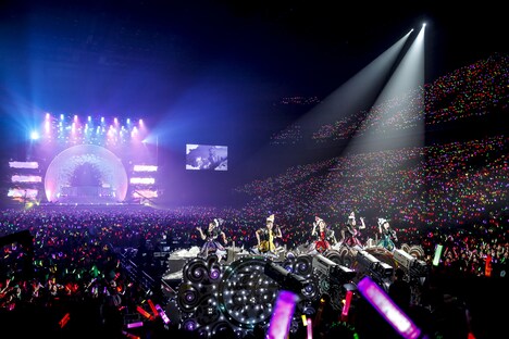 ももいろクローバーZ「ももいろクリスマス2017 ~完全無欠のElectric Wonderland~」さいたまスーパーアリーナ公演の様子。(Photo by HAJIME KAMIIISAKA+Z)