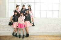 桃色革命。前列中央が小桃音まい。