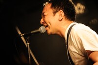 北畑欽也（Vo, G / bacho）（Photo by MASANORI FUJIKAWA）
