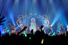 チームしゃちほこ「出張！冬の台場クリスマスライブ」の様子。