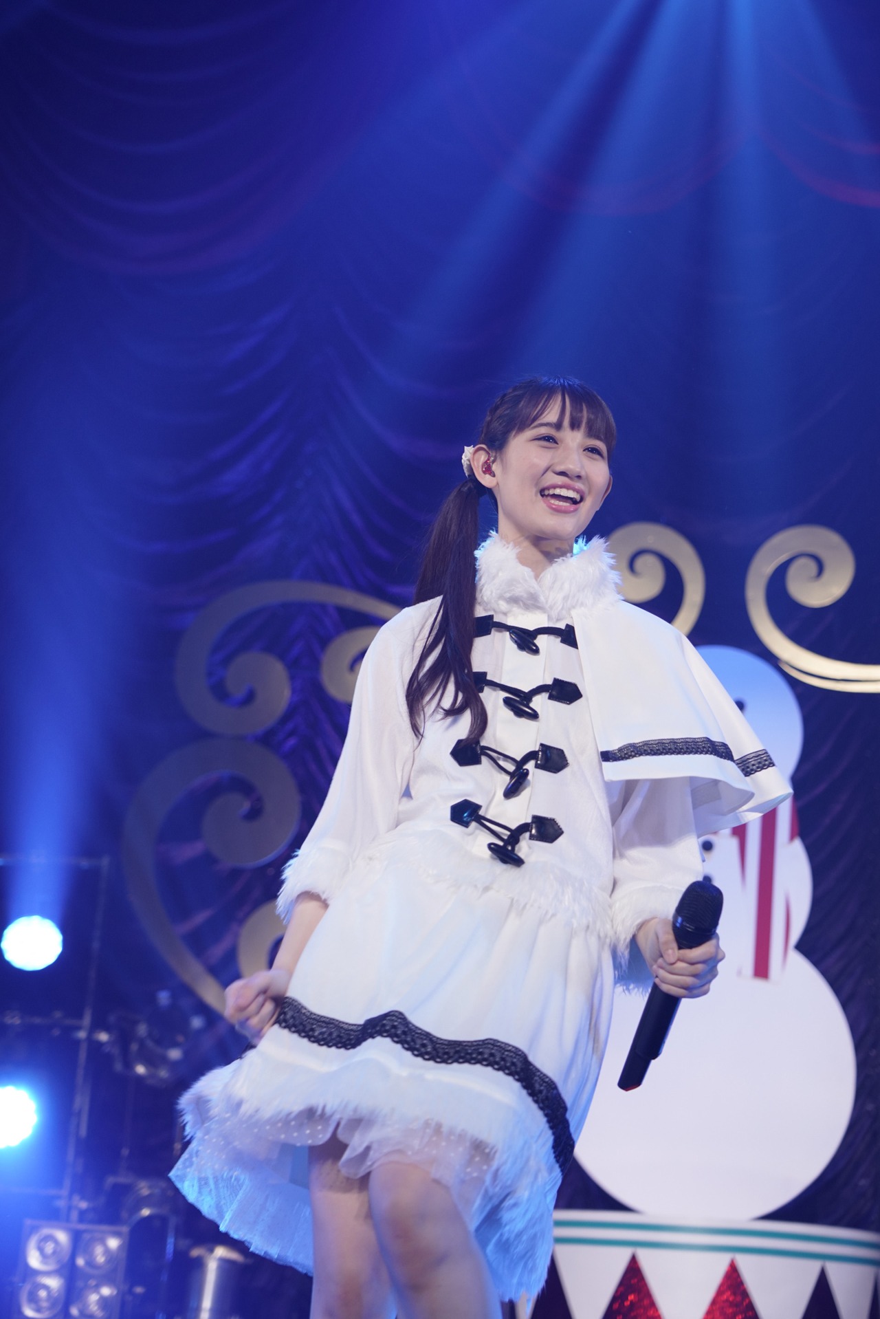 秋本帆華