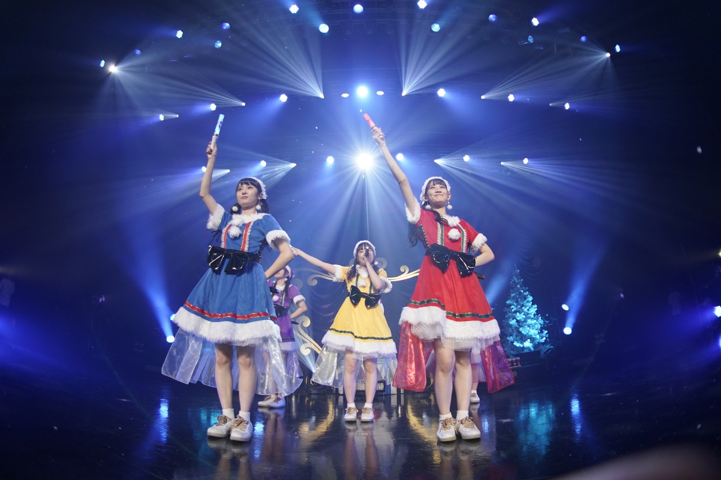 チームしゃちほこ「出張！冬の台場クリスマスライブ」の様子。