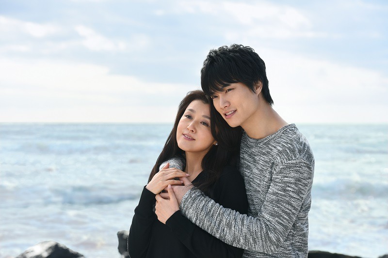 左から藤原紀香、鈴木伸之。
