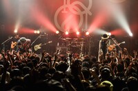 LOW IQ 01 & MASTER LOWとTokyo Tanaka（MAN WITH A MISSION）。（撮影：橋本塁[SOUND SHOOTER]）