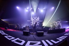 9mm Parabellum Bulletのライブの様子。