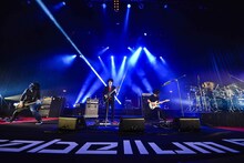 9mm Parabellum Bulletのライブの様子。