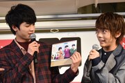 お気に入りの写真について語る板垣瑞生と山崎悠稀。