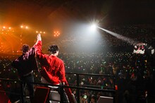 Da-iCEの幕張イベントホール公演の様子。（Photo by HAJIME KAMIIISAKA）