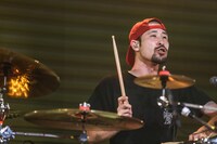 藤原“29才”広明（Dr）（Photo by Kouhei Suzuki）