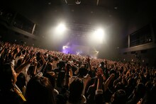 SUPER BEAVER「SUPER BEAVER『真ん中のこと』Release Tour 2017 ～ラクダの、中心～」最終公演の様子。（Photo by Kouhei Suzuki）
