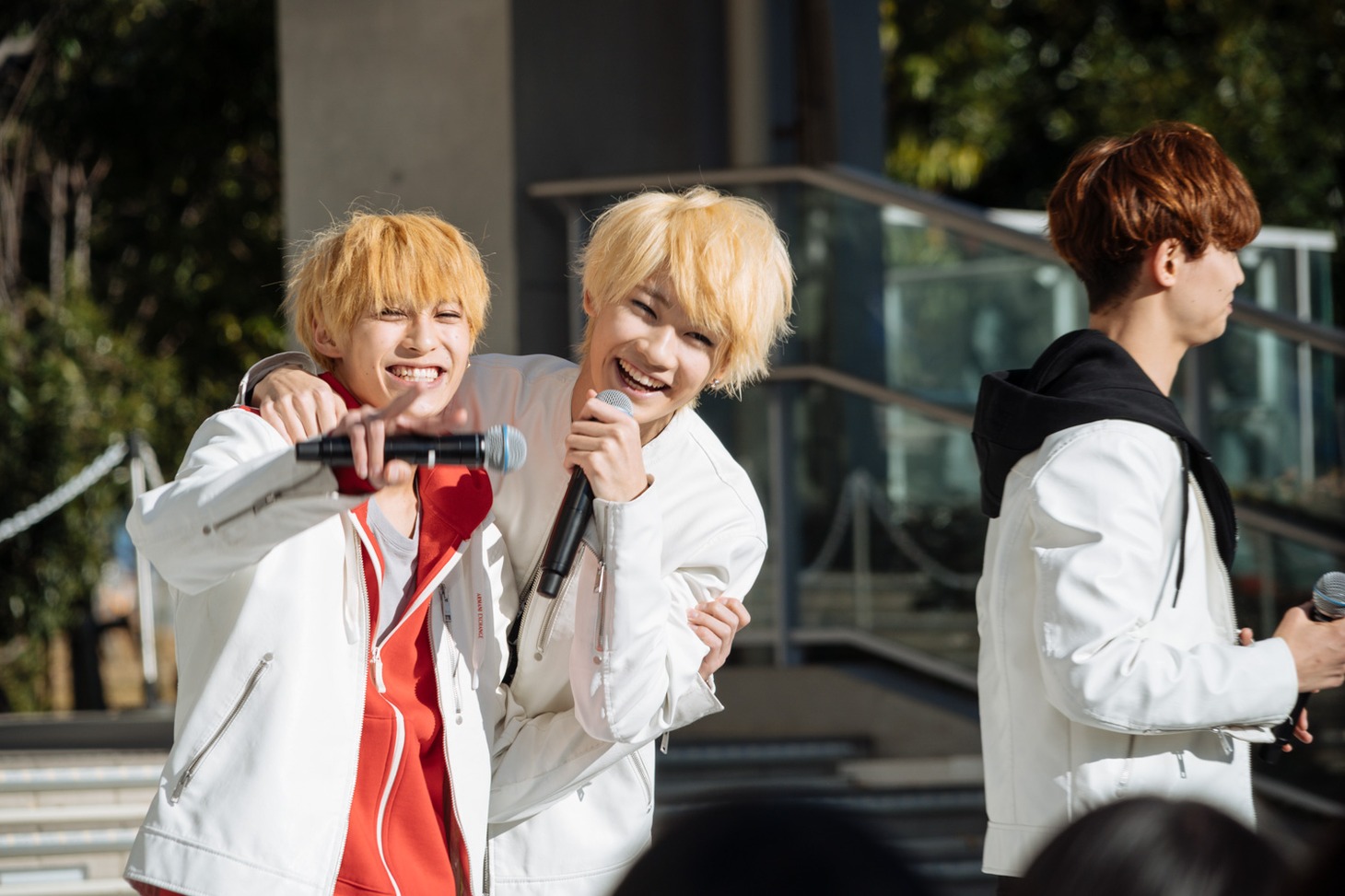 左からTETTA、KOHKI、REI。