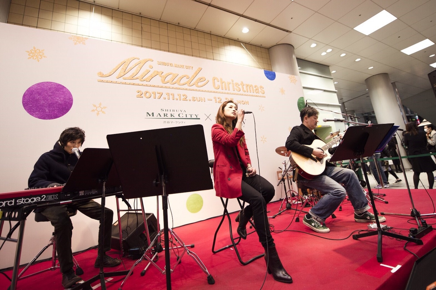 「Do As Infinity クリスマス・ミニライブ」の様子。（撮影：田中聖太郎）