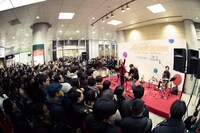 「Do As Infinity クリスマス・ミニライブ」の様子。（撮影：田中聖太郎）