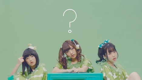 緑だってはじけ隊「GREEN IS POP」ミュージックビデオのワンシーン。