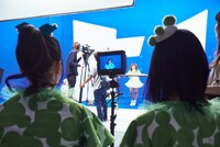 緑だってはじけ隊「GREEN IS POP」ミュージックビデオ制作時のオフショット。