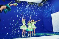 緑だってはじけ隊「GREEN IS POP」ミュージックビデオ制作時のオフショット。