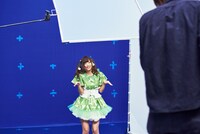 緑だってはじけ隊「GREEN IS POP」ミュージックビデオ制作時のオフショット。