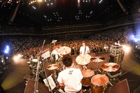 Hi-STANDARD「THE GIFT TOUR」埼玉・さいたまスーパーアリーナ公演の様子。（Photo by Teppei Kishida）