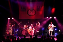 「コレサワ ワンマンツアー 2017 君の街にいくカラー ～仲間編～」12月15日の東京・WWW公演の様子。（撮影：小坂茂雄）