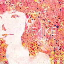 AIMI「FAKE」ジャケット