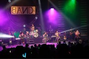 バンドじゃないもん！「バンドじゃないもん！パーフェクトピースコンサート2017～大阪にSEY YES！を～」の様子。（写真提供：ポニーキャニオン）
