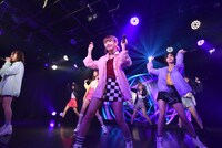 7人体制で初のパフォーマンスを行う夢みるアドレセンス。