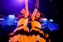 左からAYUMI、HIMEKA。（写真提供：エイトワン）