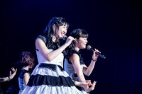 左からNANASE、FUMIKA。（写真提供：エイトワン）