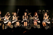 「Party Rockets GT ONEMAN LIVE～Future～」で行われたアコースティックコーナーの様子。（写真提供：エイトワン）