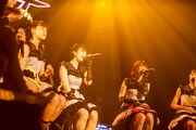 「Party Rockets GT ONEMAN LIVE～Future～」で行われたアコースティックコーナーの様子。（写真提供：エイトワン）