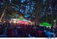 今年行われた「FUJI ROCK FESTIVAL'17」より苗場食堂の様子。