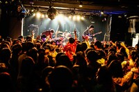 「パナフェス2017」よりパノラマパナマタウンのライブの様子。（撮影：渡邉一生）