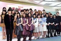 人気画像7位は「AKB、乃木坂、欅坂ら登壇『レコ大』会見で後輩たちのコメントにまゆゆが涙」より、「第59回 日本レコード大賞」受賞者会見の登壇者。