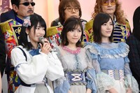 左から横山由依、渡辺麻友、松井珠理奈。