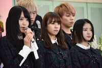 左から菅井友香、小林由依、鈴本美愉。