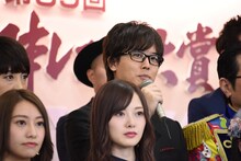 三浦祐太朗（中央）