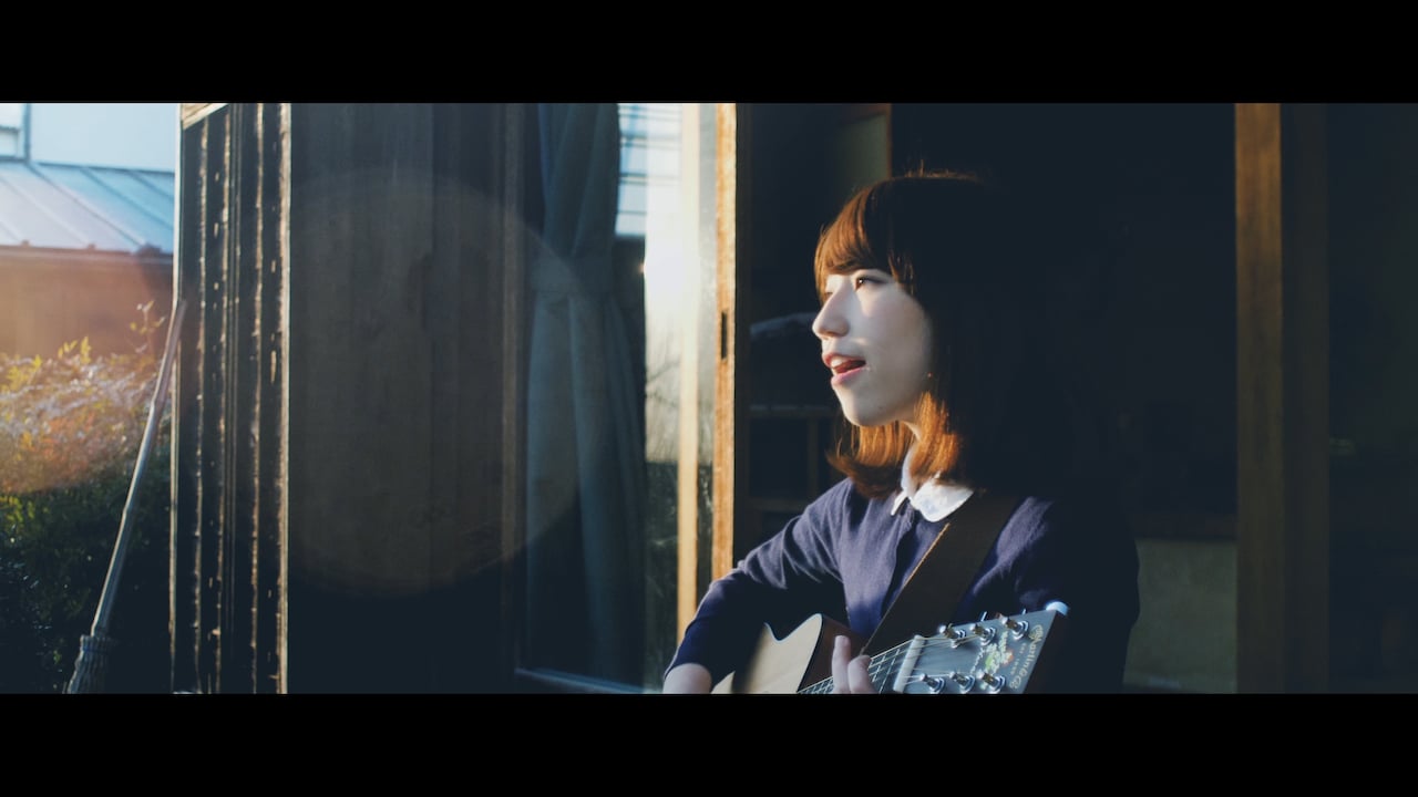 関取花「朝」ミュージックビデオのワンシーン。
