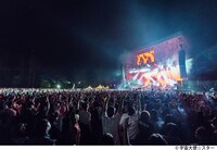 今年行われた「FUJI ROCK FESTIVAL'17」よりWHITE STAGEの様子。