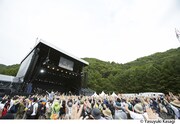今年行われた「FUJI ROCK FESTIVAL'17」よりWHITE STAGEの様子。