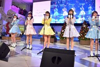 「失恋乾杯」を披露するLove Cocchi。